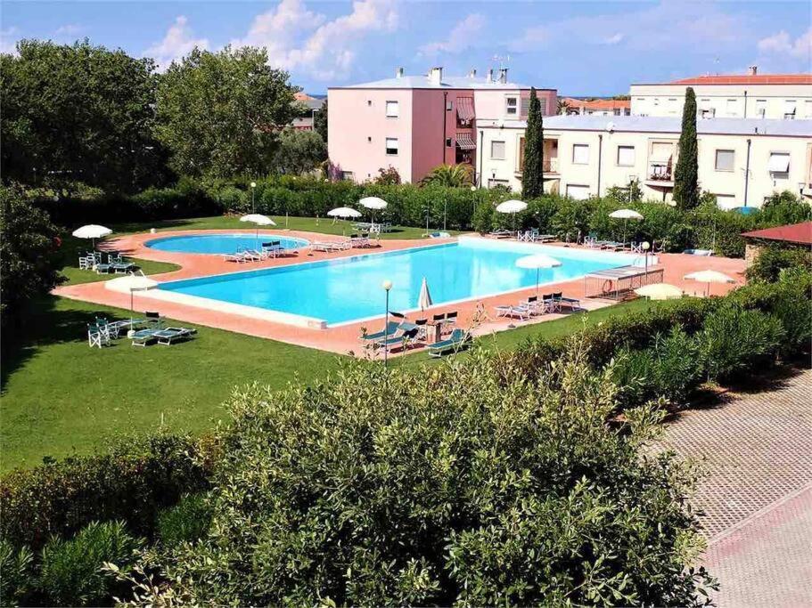 Appartamento Tranquillo Con Patio E Piscina La Caduta Bagian luar foto